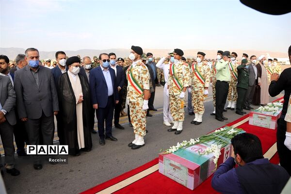 استقبال از شهدای ناوچه کنارک در شیراز