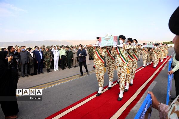 استقبال از شهدای ناوچه کنارک در شیراز