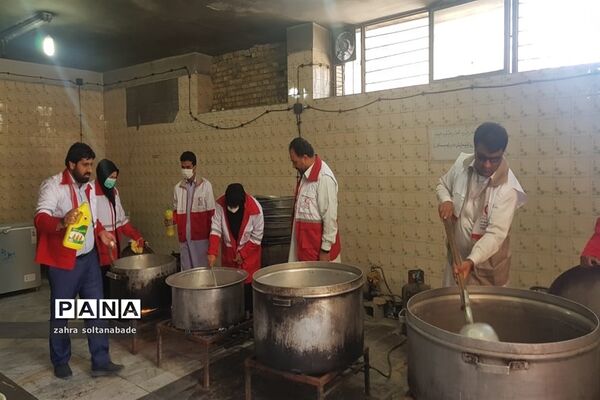 طبخ و توزیع یک هزار پرس غذای گرم میان نیازمندان جنوب سیستان و بلوچستان