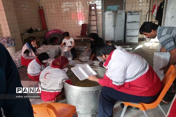 طبخ و توزیع یک هزار پرس غذای گرم میان نیازمندان جنوب سیستان و بلوچستان