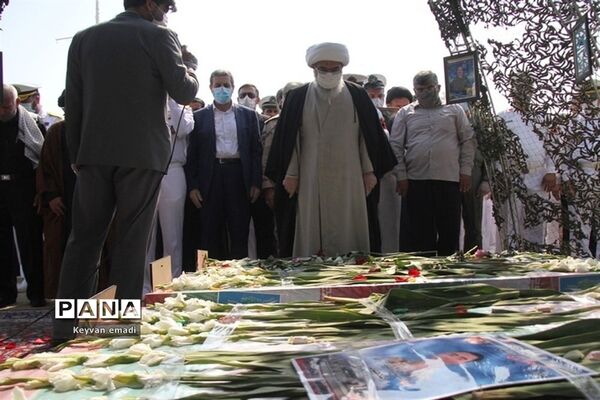 تشییع پیکر پاک ۵ شهید حادثه شناور کنارک نیروی دریایی ارتش در بوشهر
