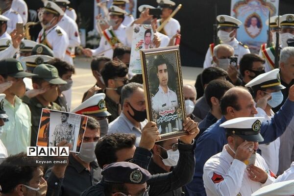 تشییع پیکر پاک ۵ شهید حادثه شناور کنارک نیروی دریایی ارتش در بوشهر