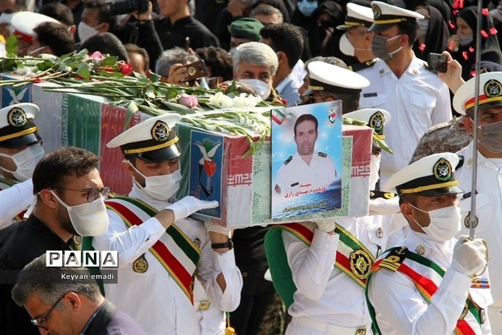 تشییع پیکر پاک ۵ شهید حادثه شناور کنارک نیروی دریایی ارتش در بوشهر