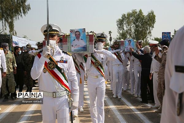 تشییع پیکر پاک ۵ شهید حادثه شناور کنارک نیروی دریایی ارتش در بوشهر