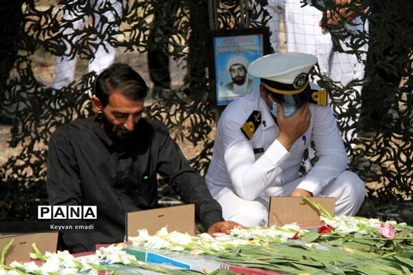 تشییع پیکر پاک ۵ شهید حادثه شناور کنارک نیروی دریایی ارتش در بوشهر
