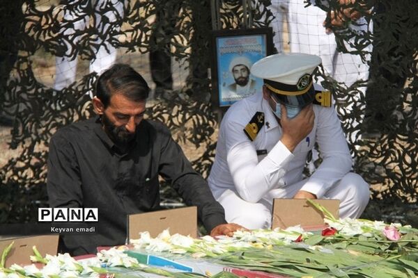 تشییع پیکر پاک ۵ شهید حادثه شناور کنارک نیروی دریایی ارتش در بوشهر