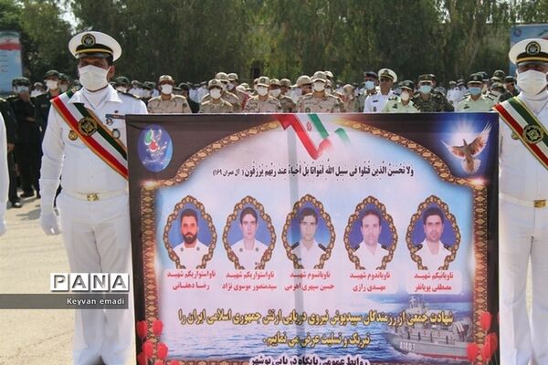 تشییع پیکر پاک ۵ شهید حادثه شناور کنارک نیروی دریایی ارتش در بوشهر