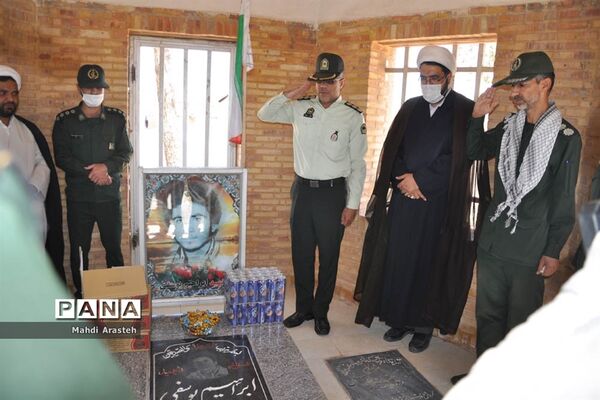 غبارروبی وعطر افشانی  مزار شهدای شهرستان خوسف به مناسبت سوم خردادماه