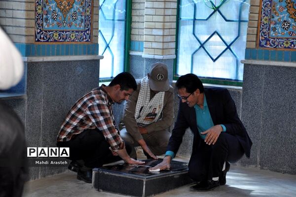 غبارروبی وعطر افشانی  مزار شهدای شهرستان خوسف به مناسبت سوم خردادماه