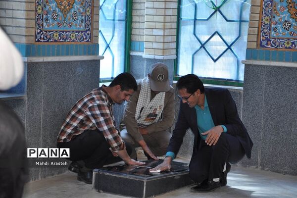 غبارروبی وعطر افشانی  مزار شهدای شهرستان خوسف به مناسبت سوم خردادماه