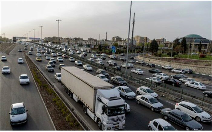 ترافیک سنگین در محور هراز و آزادراه قزوین - کرج