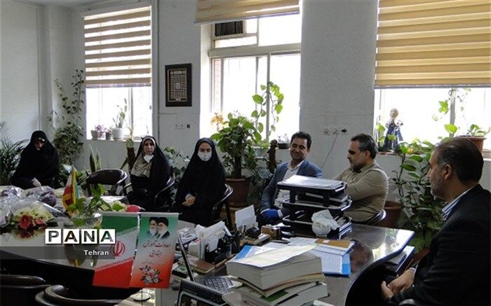 تقدیر از همکاران اداری  حوزه ابتدایی منطقه ۱۲