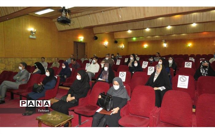 جلسه آموزش نحوه گندزدایی محیط برای مراقبین سلامت و  خدمتگذاران