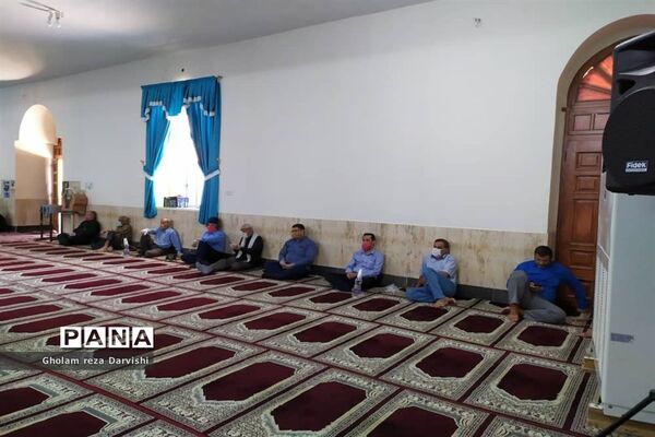 مراسم سالروز رحلت  امام خمینی (ره) جایگاه نماز جمعه با حضور فرهنگیان و اهالی شهر دلوار