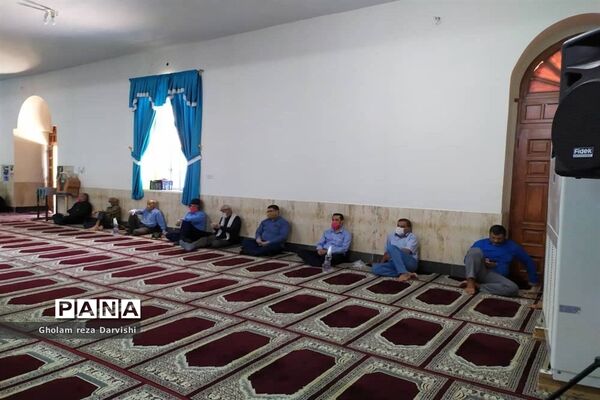 مراسم سالروز رحلت  امام خمینی (ره) جایگاه نماز جمعه با حضور فرهنگیان و اهالی شهر دلوار