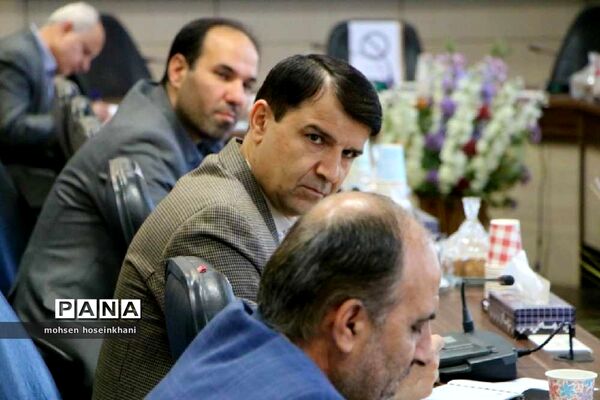 نشست معرفی کتاب در آموزش و پرورش قزوین