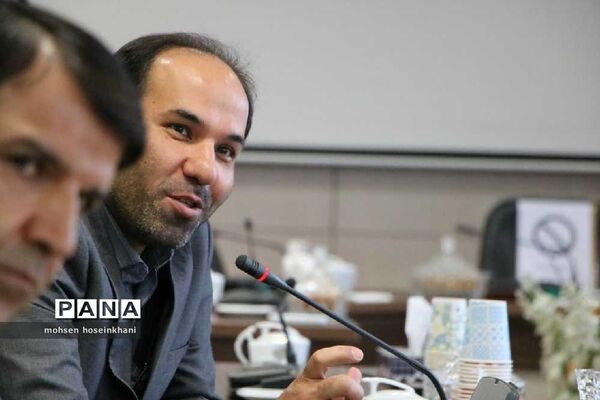 نشست معرفی کتاب در آموزش و پرورش قزوین