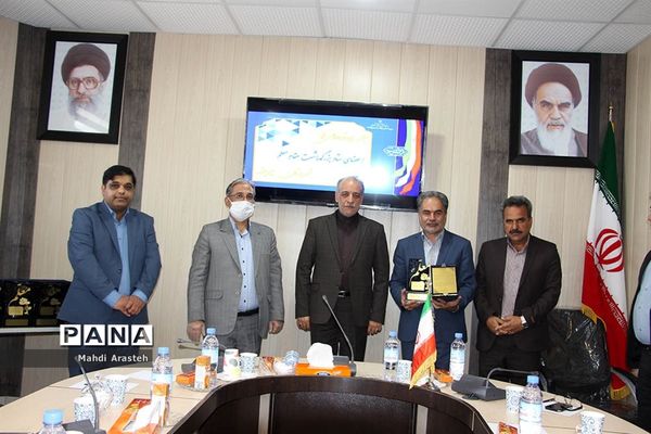 تجلیل از عوامل اجرایی ستاد بزرگداشت مقام معلم اداره آموزش و پرورش شهرستان بیرجند