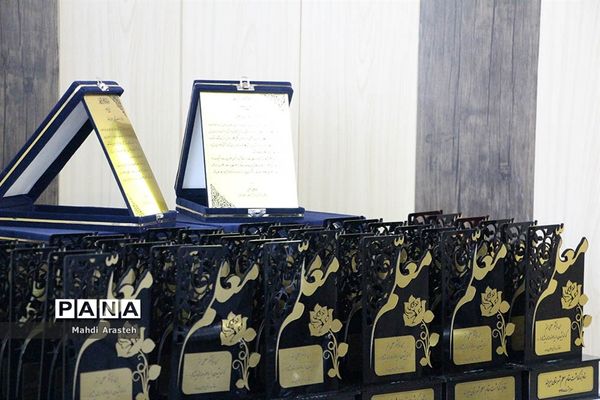 تجلیل از عوامل اجرایی ستاد بزرگداشت مقام معلم اداره آموزش و پرورش شهرستان بیرجند