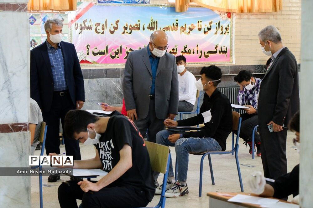 بازدید مدیرکل آموزش و پرورش آذربایجان غربى از نحوه برگزارى امتحانات نهایى