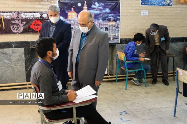بازدید مدیرکل آموزش و پرورش آذربایجان غربى از نحوه برگزارى امتحانات نهایى