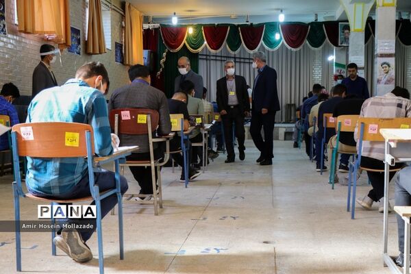 بازدید مدیرکل آموزش و پرورش آذربایجان غربى از نحوه برگزارى امتحانات نهایى