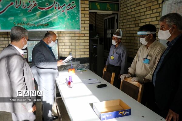بازدید مدیرکل آموزش و پرورش آذربایجان غربى از نحوه برگزارى امتحانات نهایى
