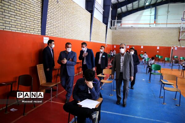 بازدید فرماندار ویژه میانه از حوزه های برگزاری امتحانات نهایی