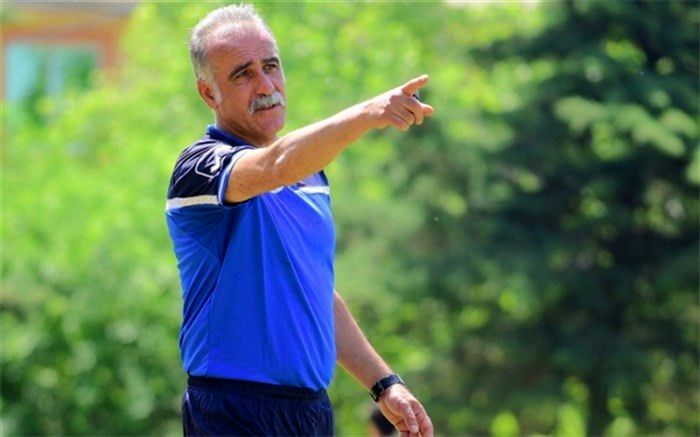 محمد احمدزاده از هدایت ملوان کناره‌گیری کرد