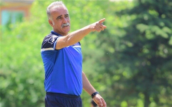 محمد احمدزاده از هدایت ملوان کناره‌گیری کرد