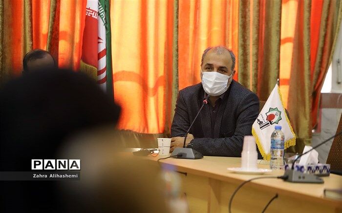 برکاتیان: دانش‌آموزان رعایت فاصله اجتماعی، گذاشتن ماسک و شستن دست را جدی بگیرند