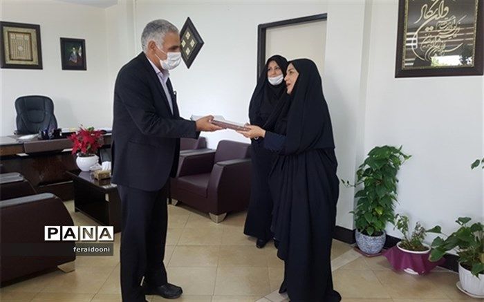 تقدیر مدیر آموزش و پرورش منطقه چهار از معلم فداکار