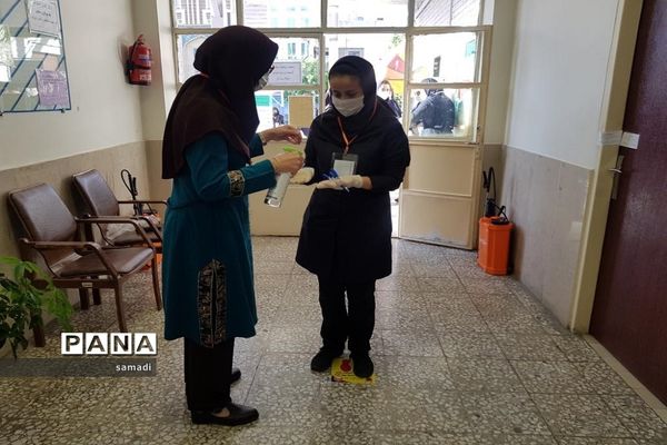 حضور پرشور دانش‌آموزان پایه دوازدهم منطقه 13 در حوزه‌های امتحانی