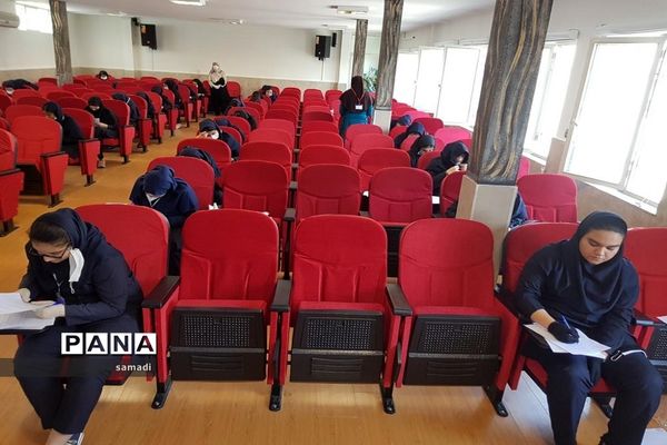 حضور پرشور دانش‌آموزان پایه دوازدهم منطقه 13 در حوزه‌های امتحانی