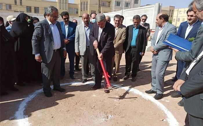 کلنگ احداث مدرسه ۱۲ کلاسه برای دانش‌آموزان کم‌بینا در یزد به زمین زده شد