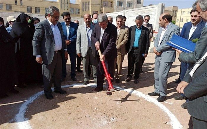 کلنگ احداث مدرسه ۱۲ کلاسه برای دانش‌آموزان کم‌بینا در یزد به زمین زده شد