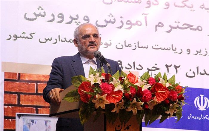 هر کس با هر بضاعت می‌تواند آجری برای ساخت مدرسه بگذارد