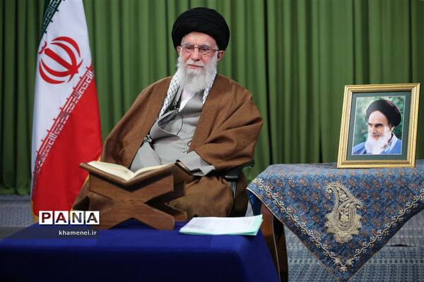 محفل انس با قرآن کریم، با حضور رهبر انقلاب اسلامی از طریق ارتباط تصویری با چند تن از قاریان ممتاز کشور
