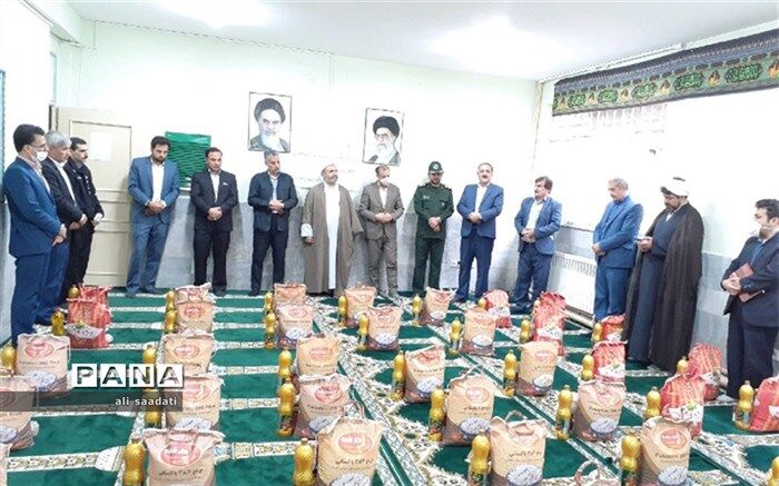 خرید و بسته بندی اقلام پویش کمک های مومنانه فرهنگیان شهرستان کلات