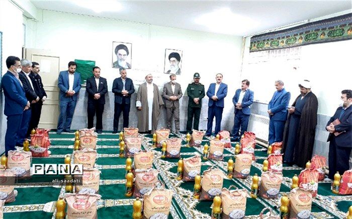 خرید و بسته بندی اقلام پویش کمک های مومنانه فرهنگیان شهرستان کلات