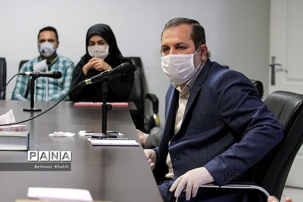 نشست صمیمی قائم مقام سازمان دانش آموزی با کارکنان سازمان