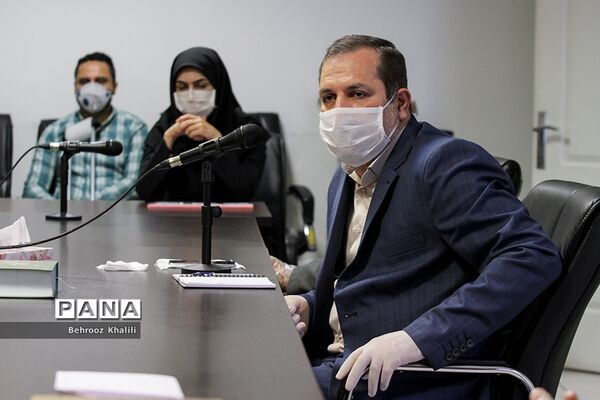 نشست صمیمی قائم مقام سازمان دانش آموزی با کارکنان سازمان