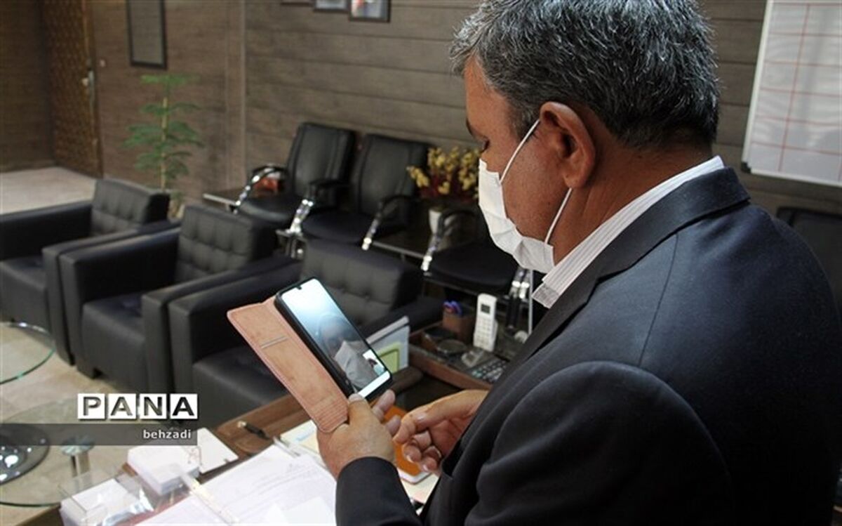 قدر دانی مدیر کل آموزش وپرورش استان کرمان از معلم فداکار کرمانی با تماس تصویری