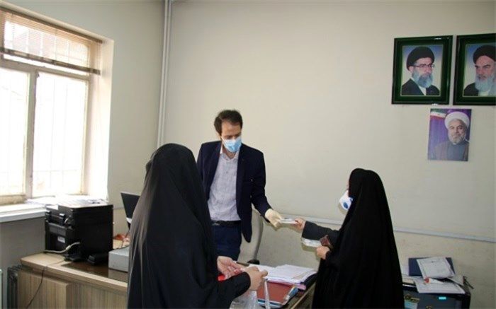 توزیع ماسک و اقلام بهداشتی بین کارکنان اداری مدیریت آموزش و پرورش اسلامشهر