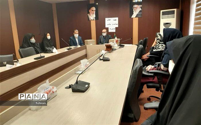 قدردانی و تجلیل  از مراقبین سلامت منطقه ۱۳