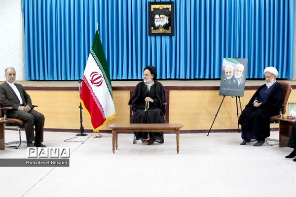دیدار مدیرکل آموزش و پرورش استان خراسان جنوبی با نماینده ولی فقیه