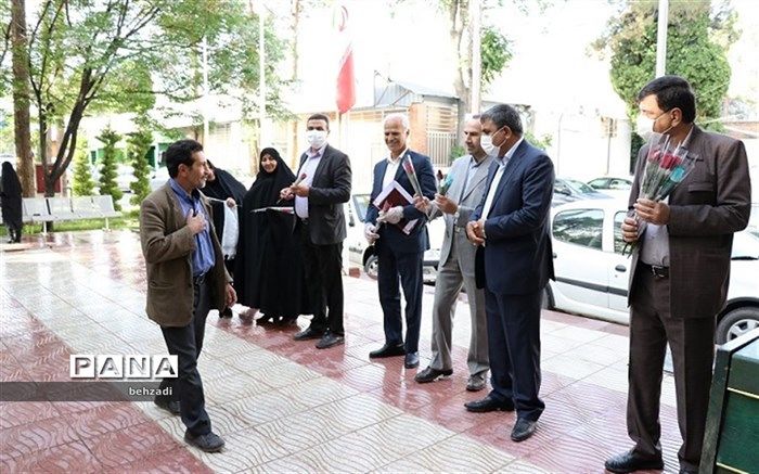 تجلیل مدیرکل آموزش و پرورش استان کرمان از کارکنان حوزه ستادی اداره کل