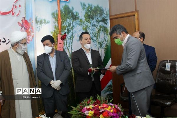 آیین تجلیل از معلمان نمونه در شهرستان قائمشهر