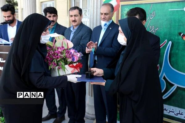 مراسم تجلیل از معلمان نمونه ناحیه2 شهرکرد