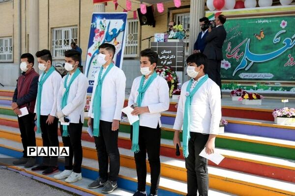 مراسم تجلیل از معلمان نمونه ناحیه2 شهرکرد